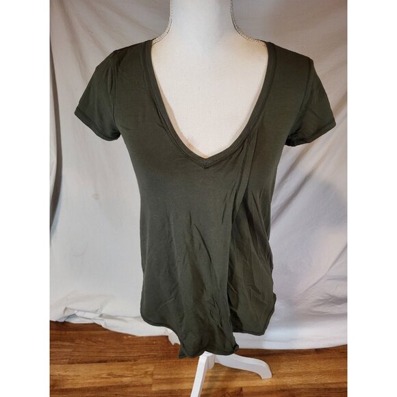 Womans Lululemon Size 4 Olive Green Cross‎ Over Short Sleeve - Picture 1 of 5